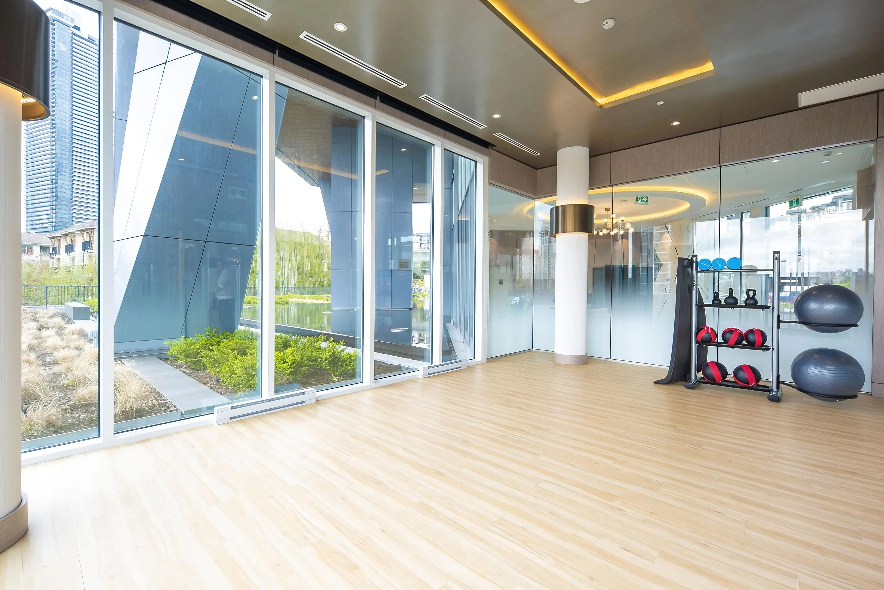 1309 4720 Lougheed Highway