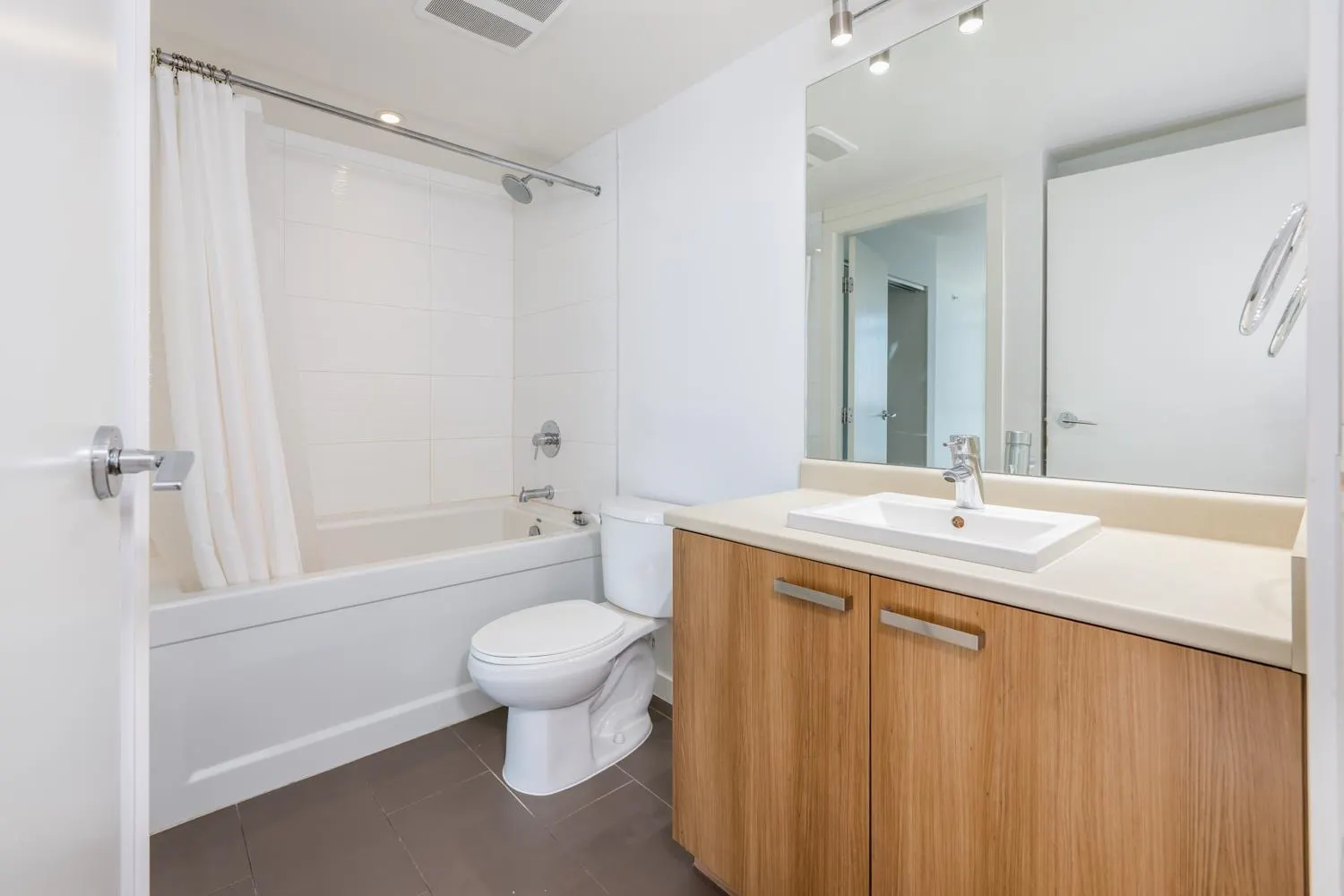 3305 13325 102a Avenue