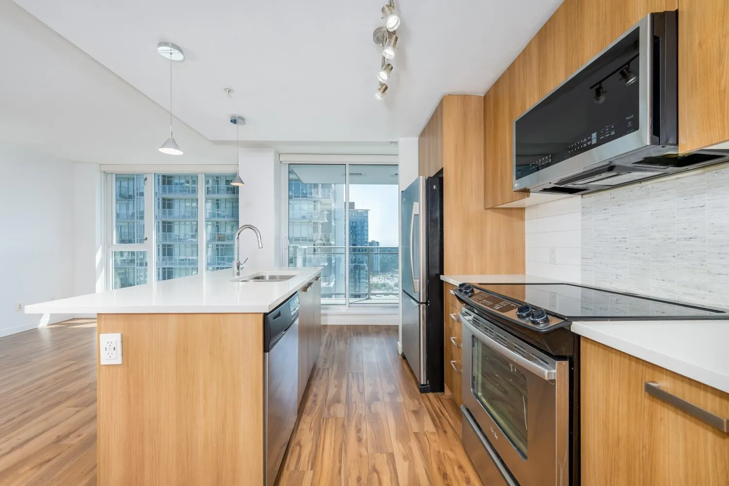 3305 13325 102a Avenue