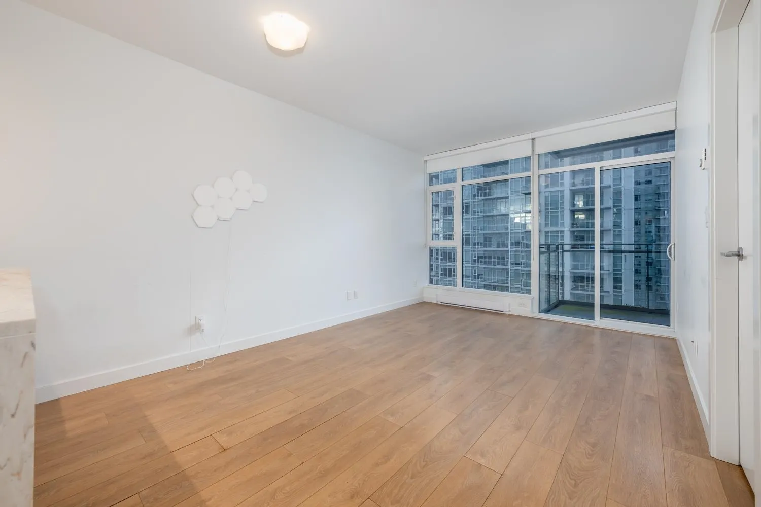 2308 6098 Station Street