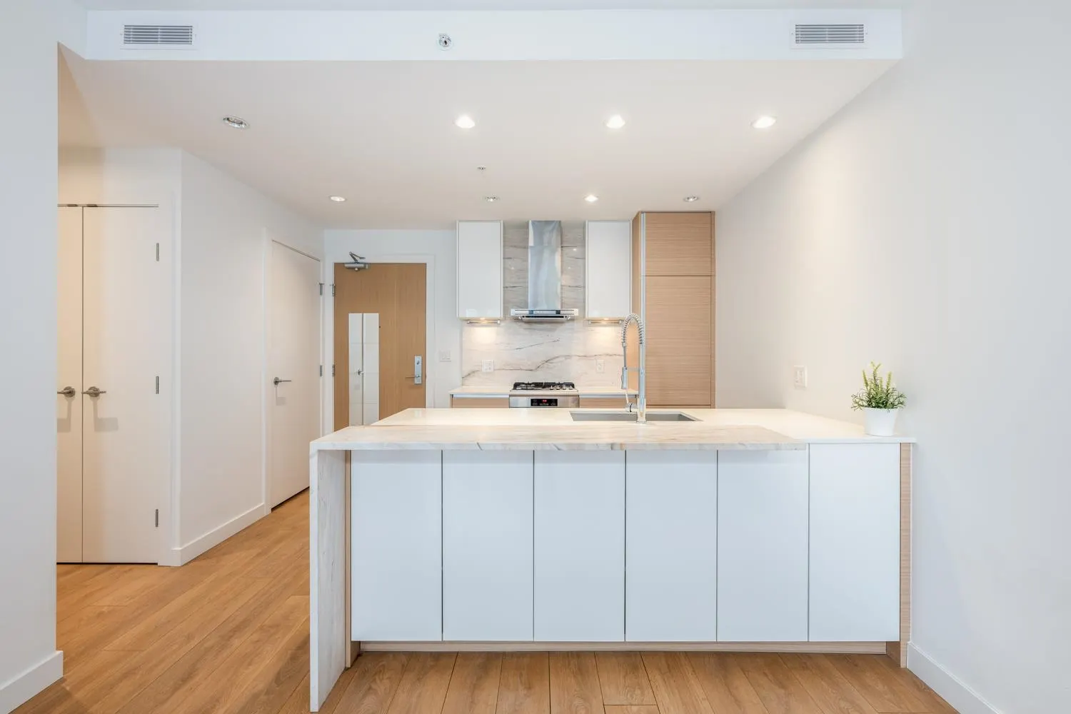 2308 6098 Station Street