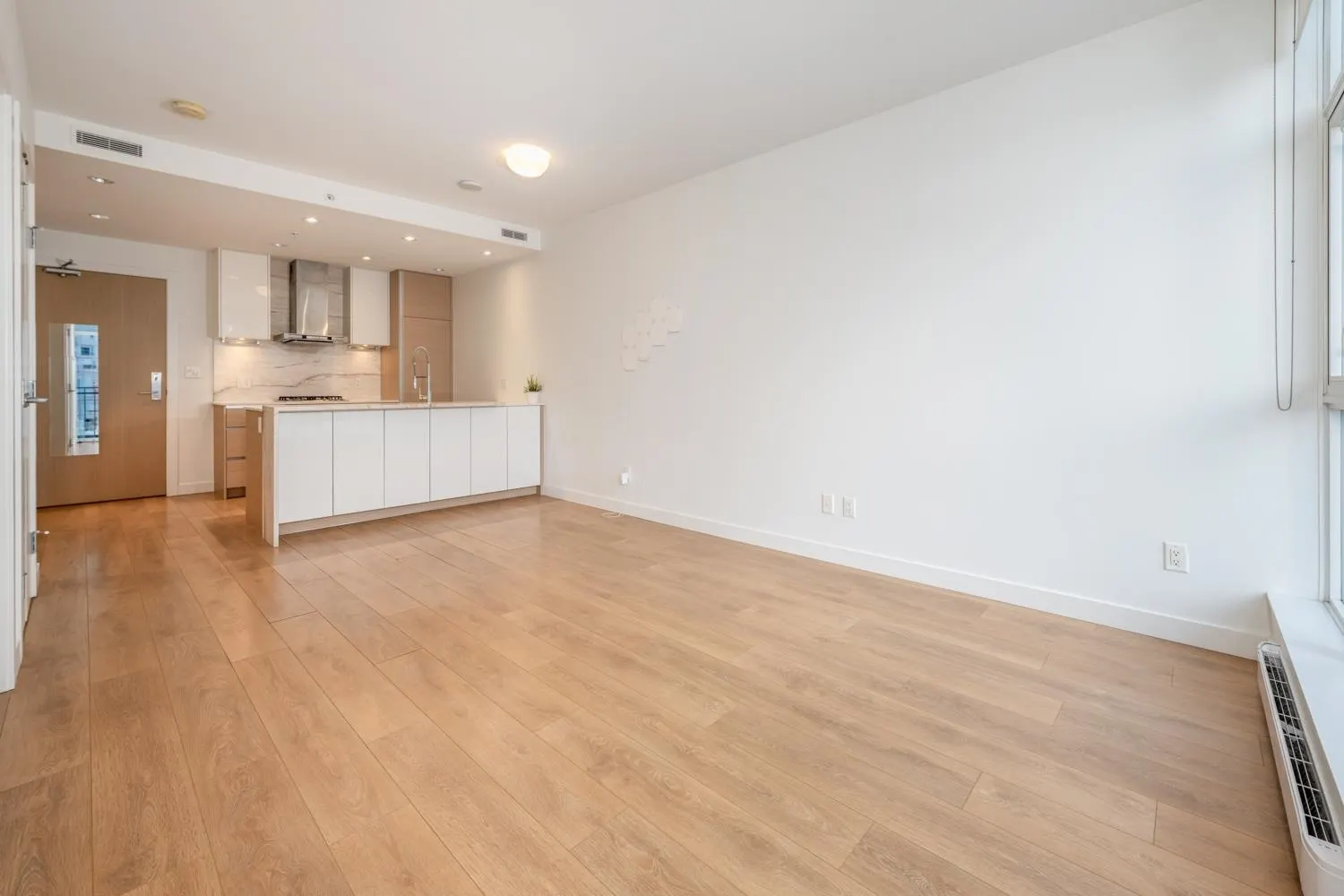 2308 6098 Station Street