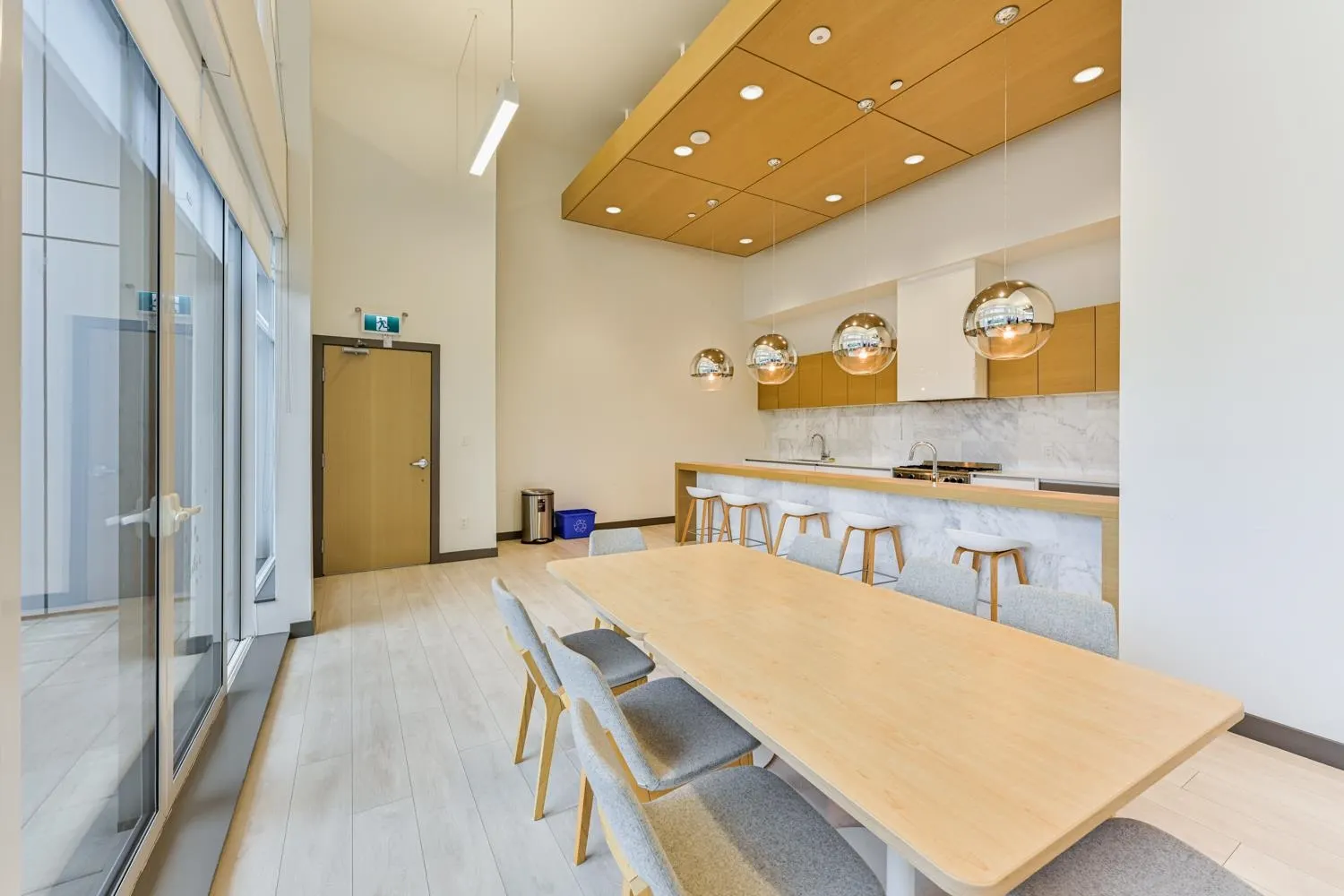 2308 6098 Station Street