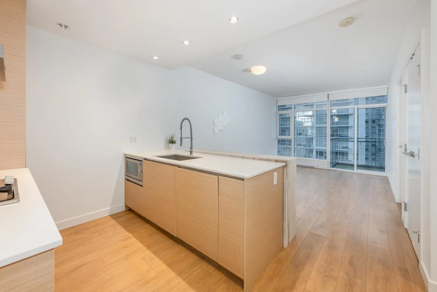 2308 6098 Station Street