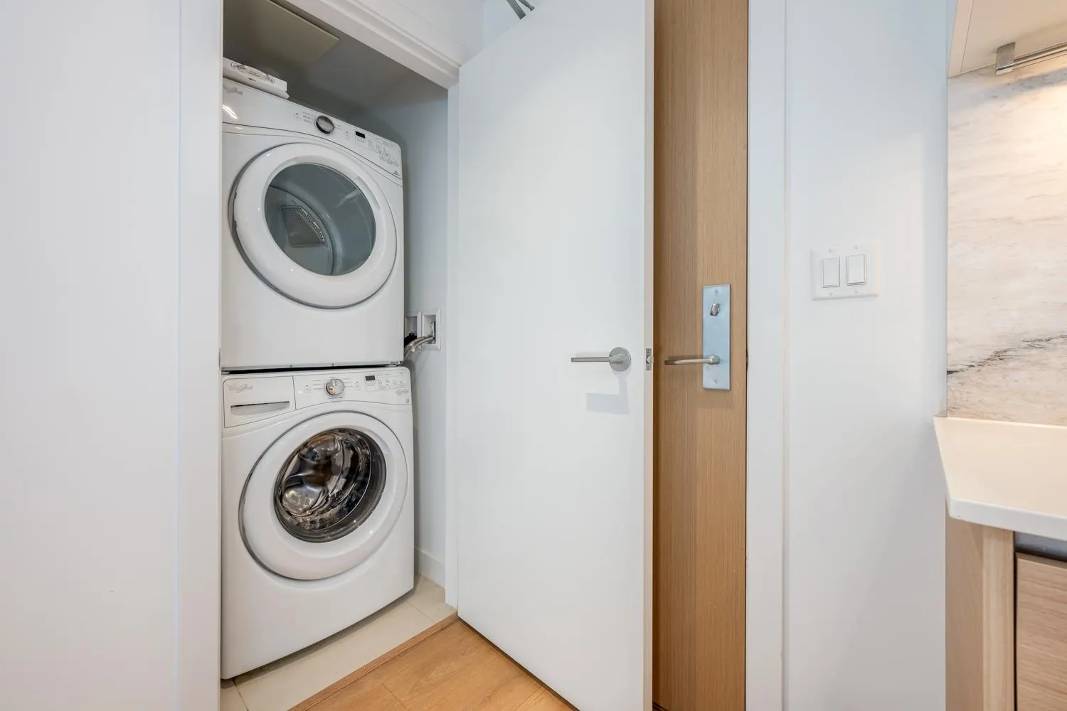 2308 6098 Station Street