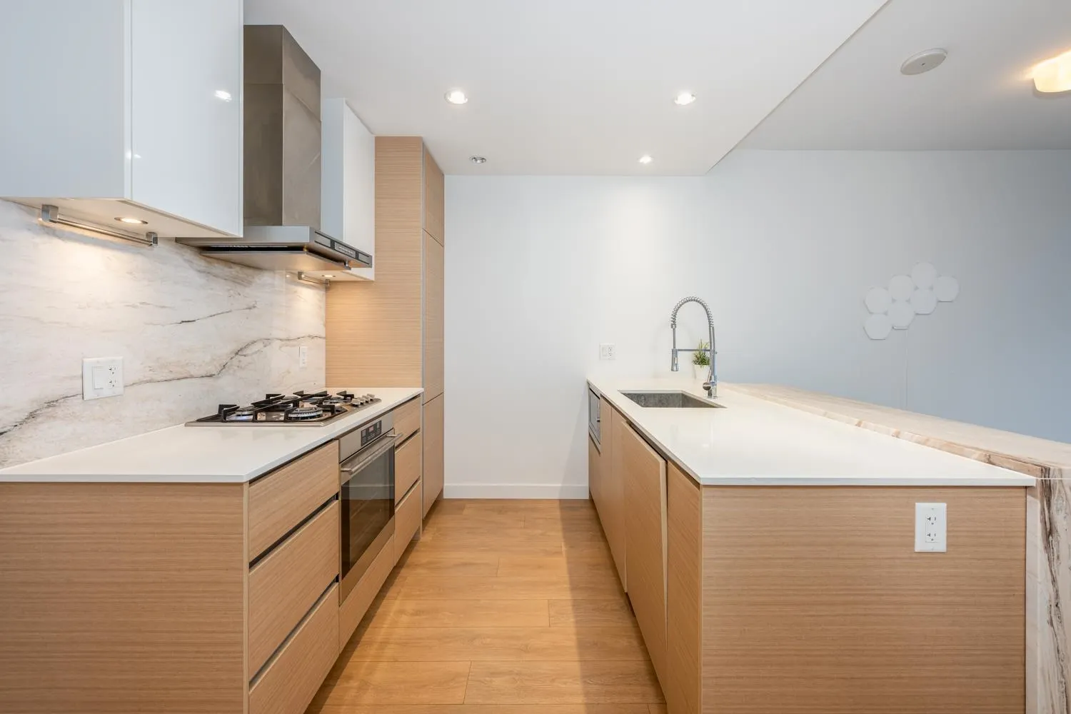 2308 6098 Station Street