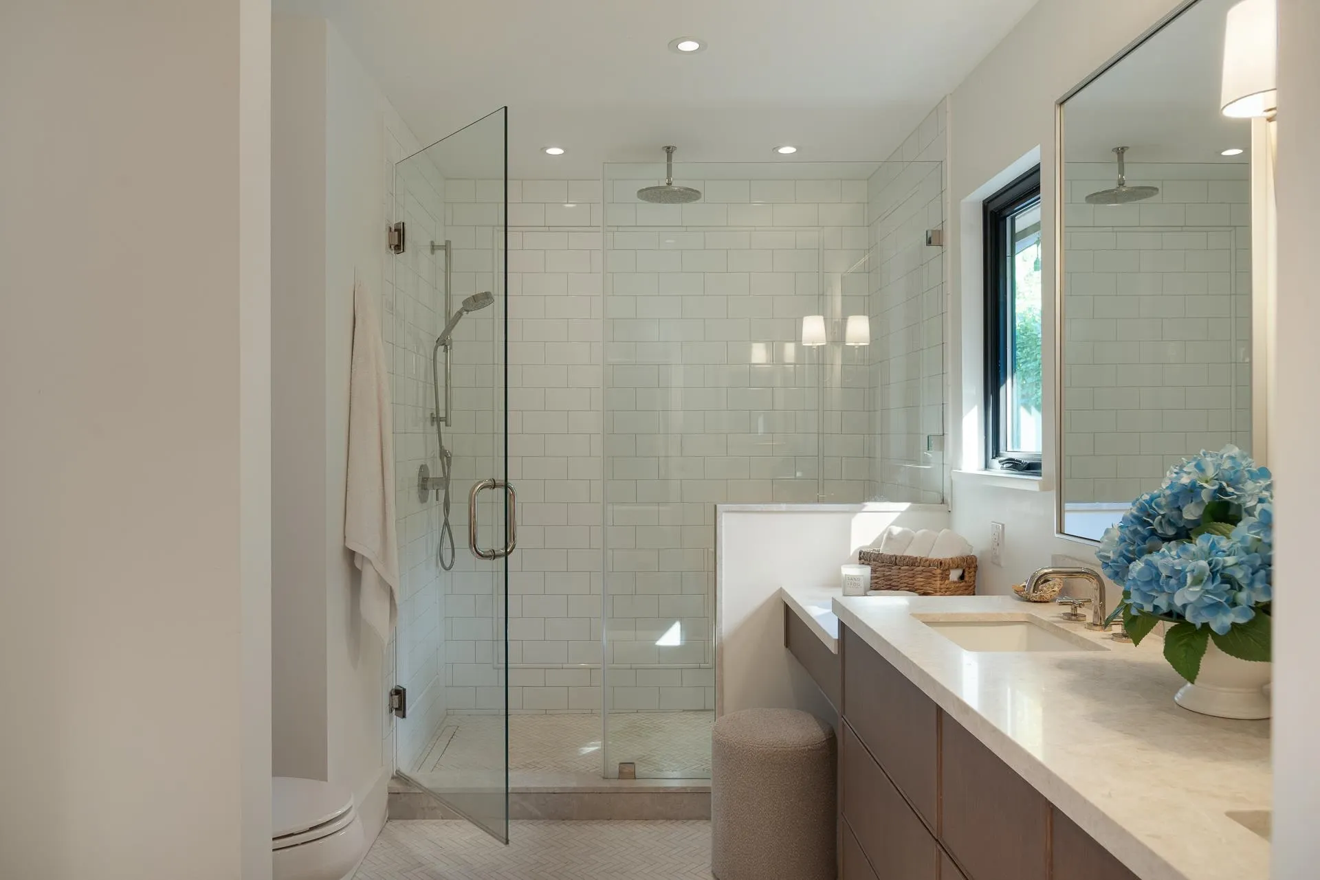 5075 Howe Sound Lane