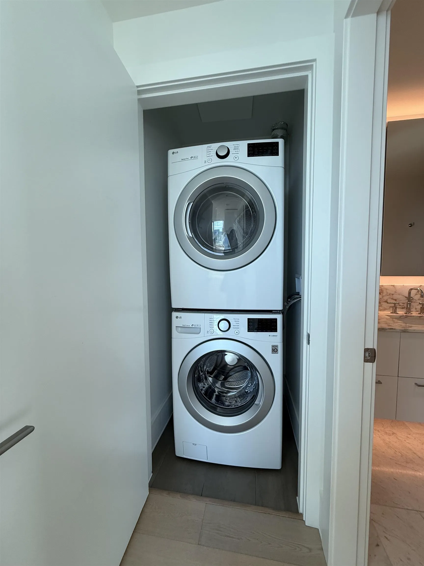 1503 1501 Foster Street