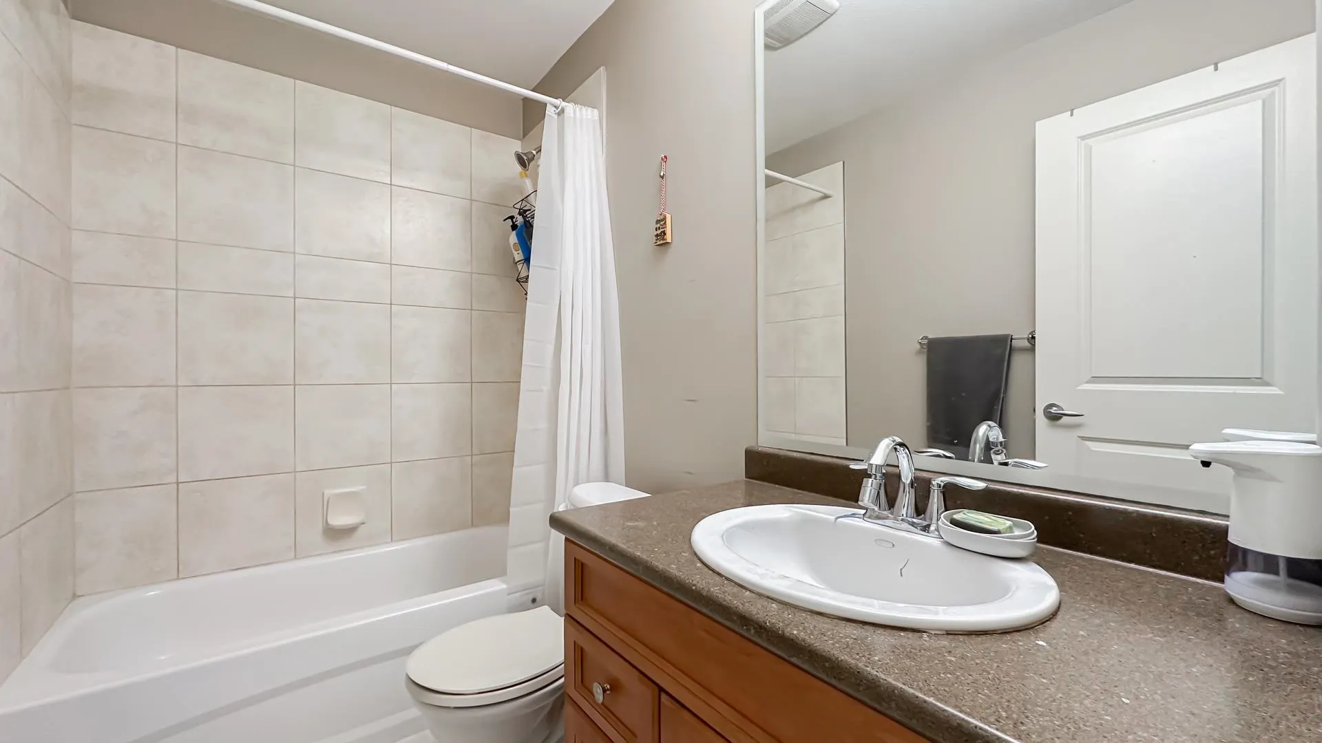 5487 Hardwick Street