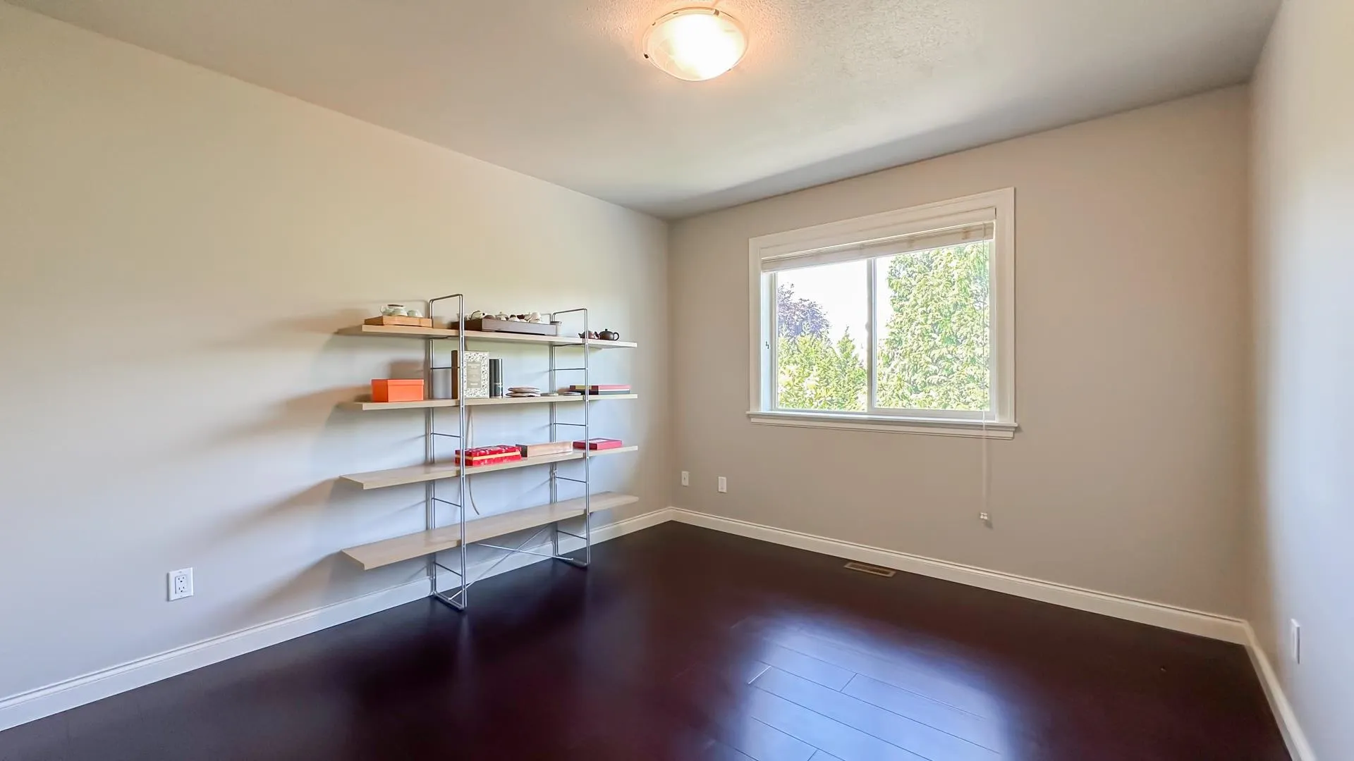 5487 Hardwick Street