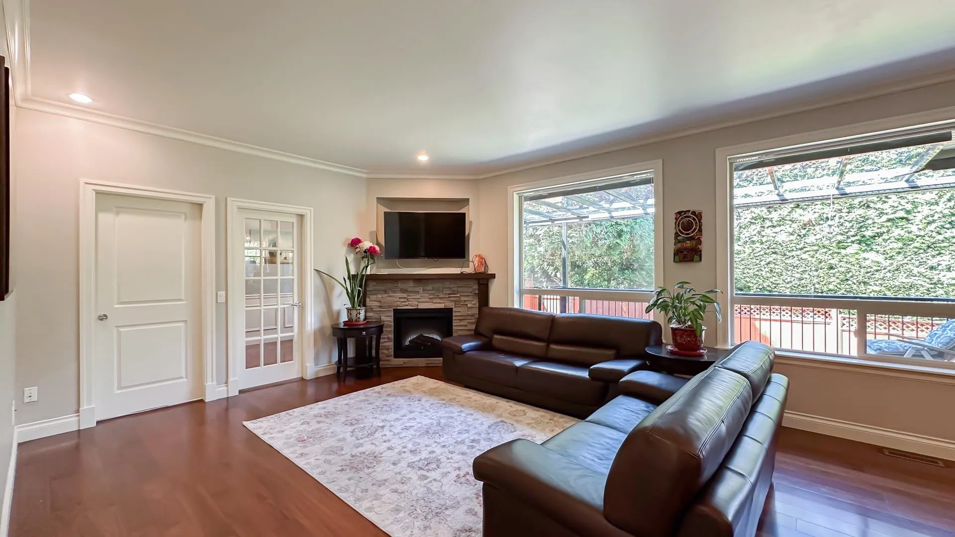 5487 Hardwick Street