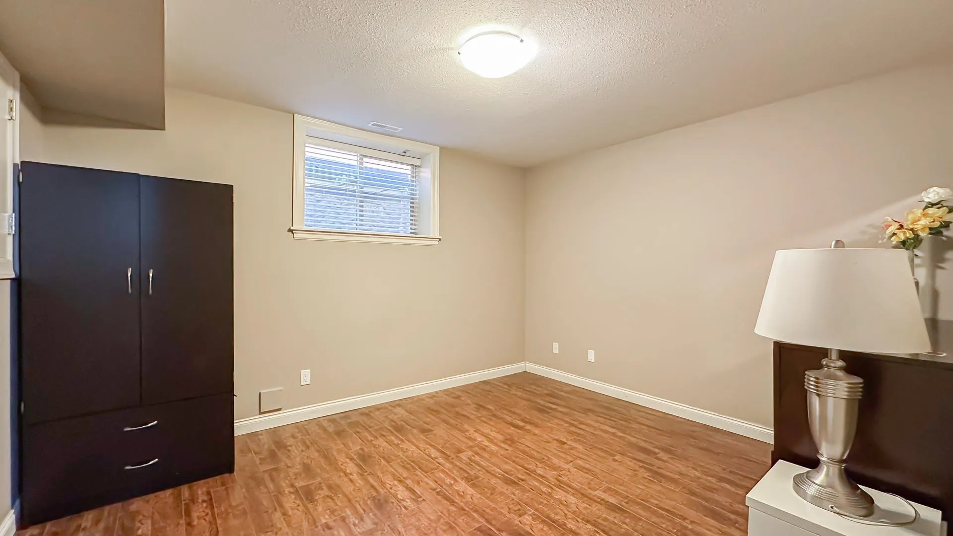 5487 Hardwick Street