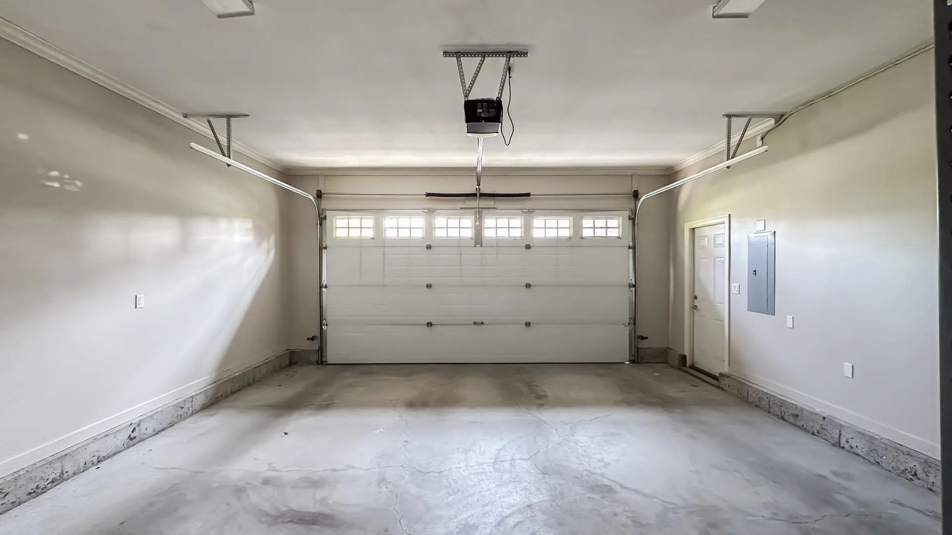 5487 Hardwick Street