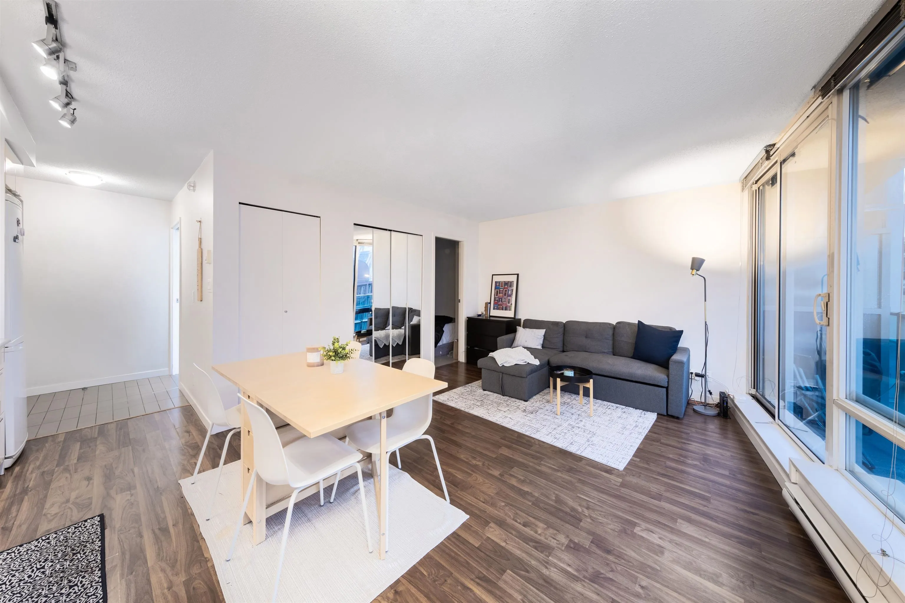 1606 233 Robson Street