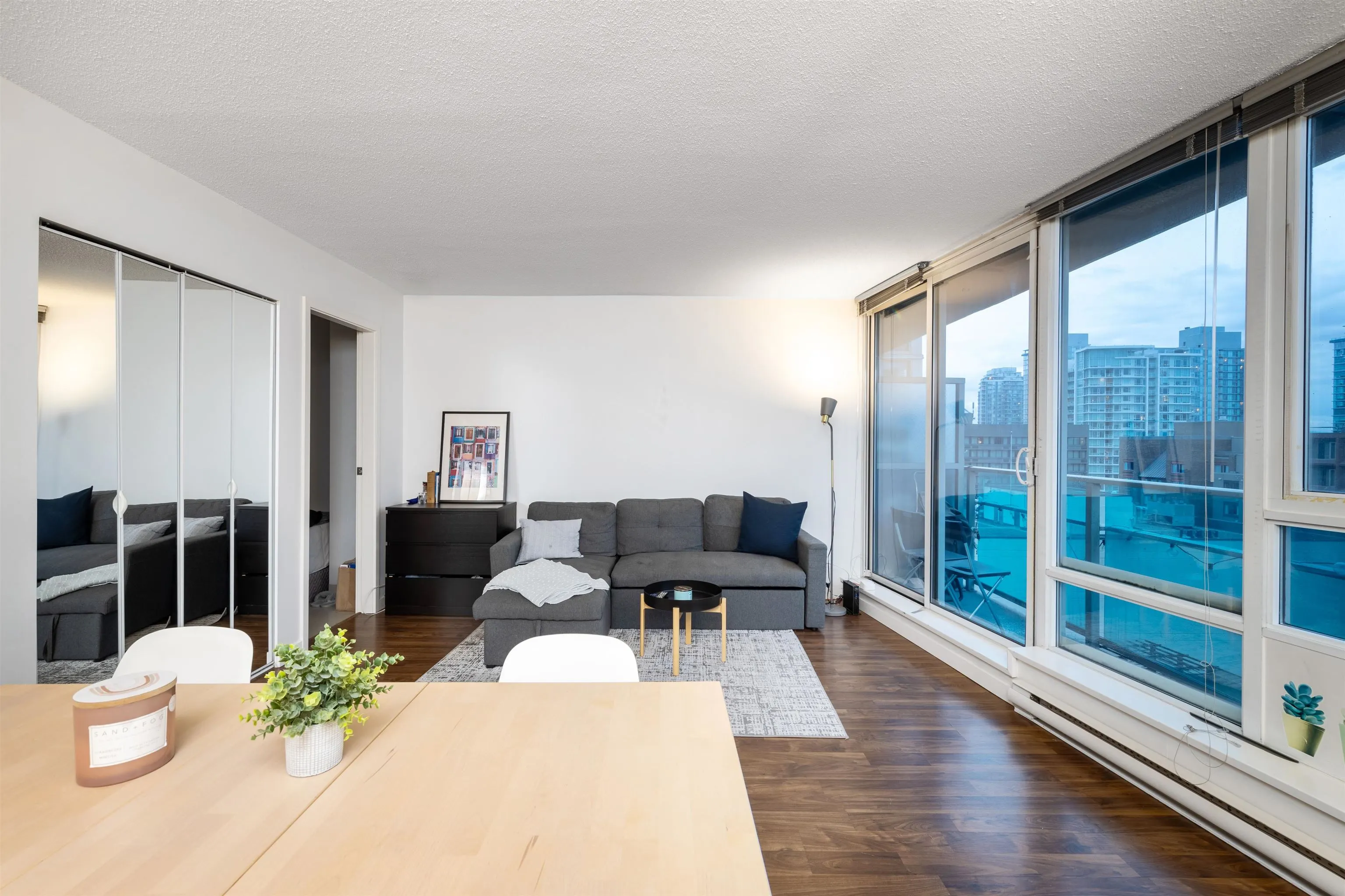 1606 233 Robson Street