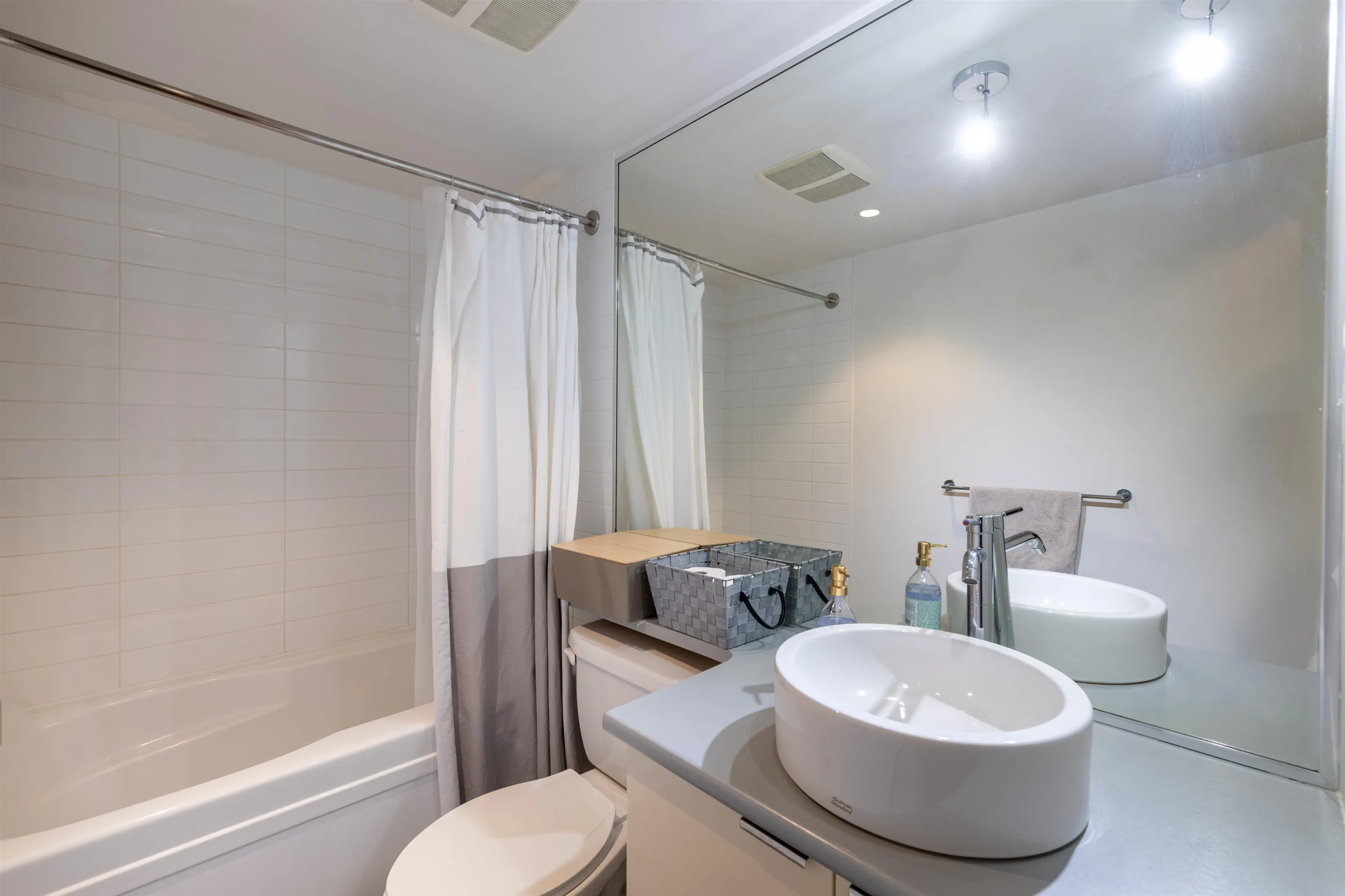 1606 233 Robson Street