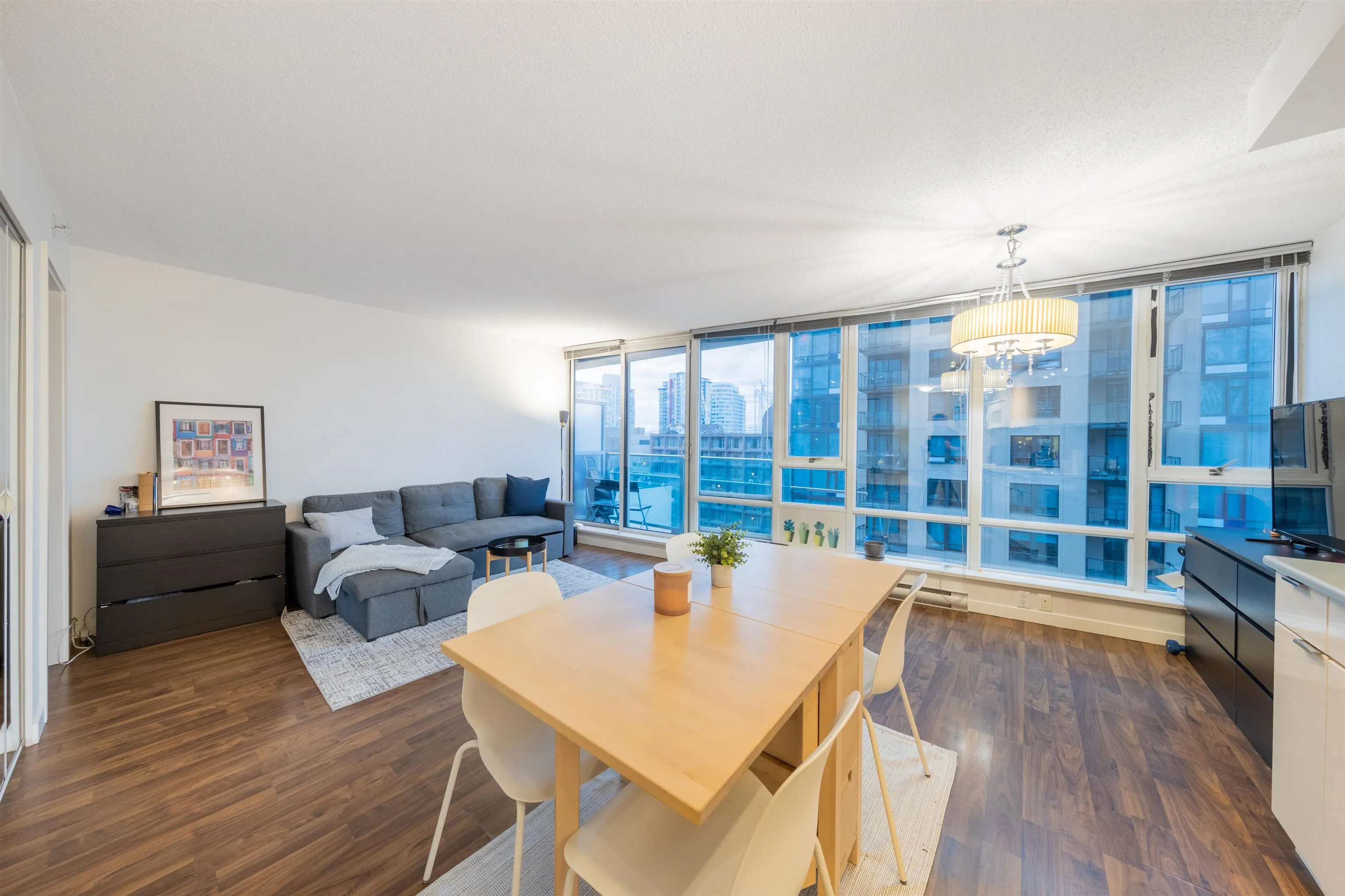 1606 233 Robson Street