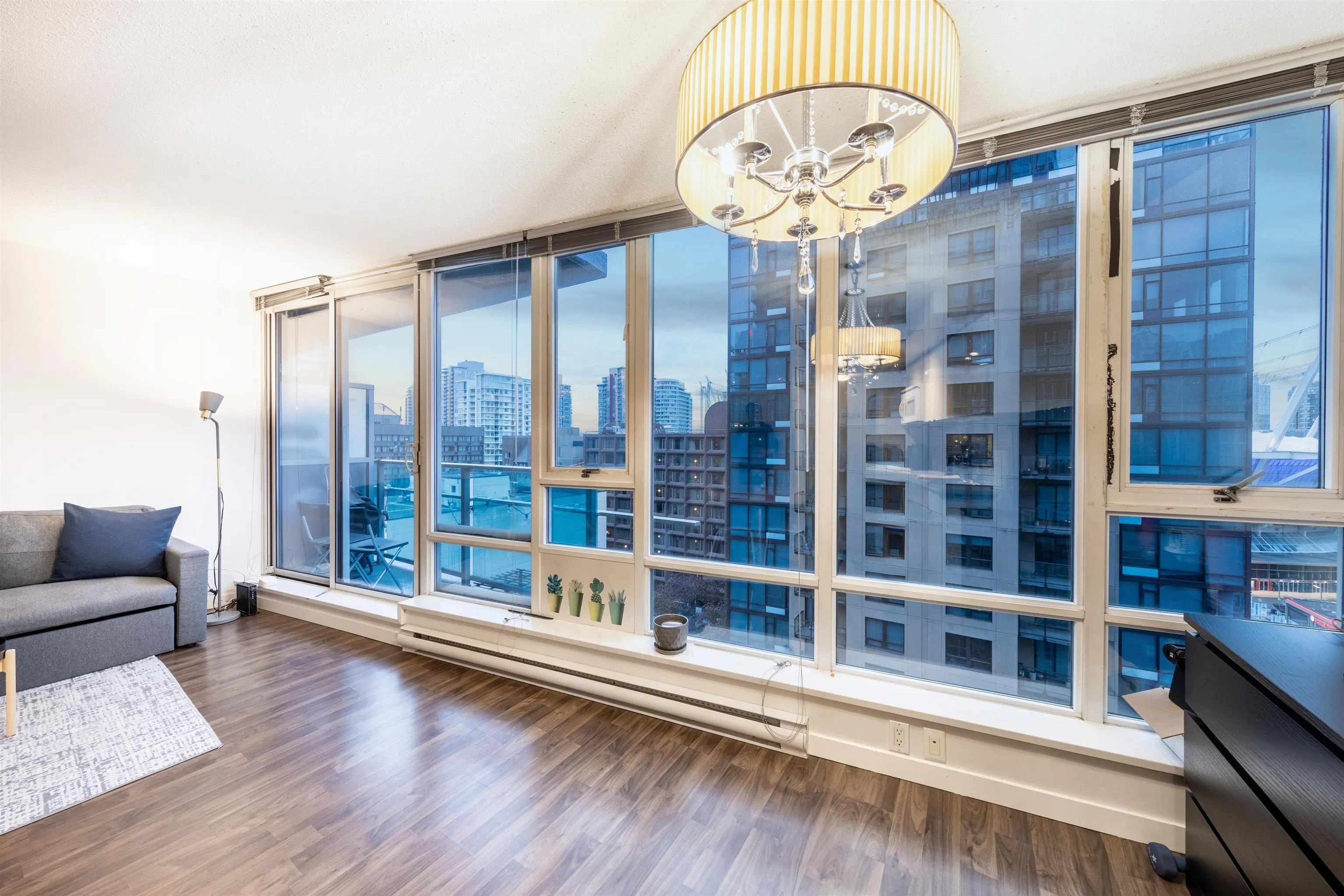 1606 233 Robson Street