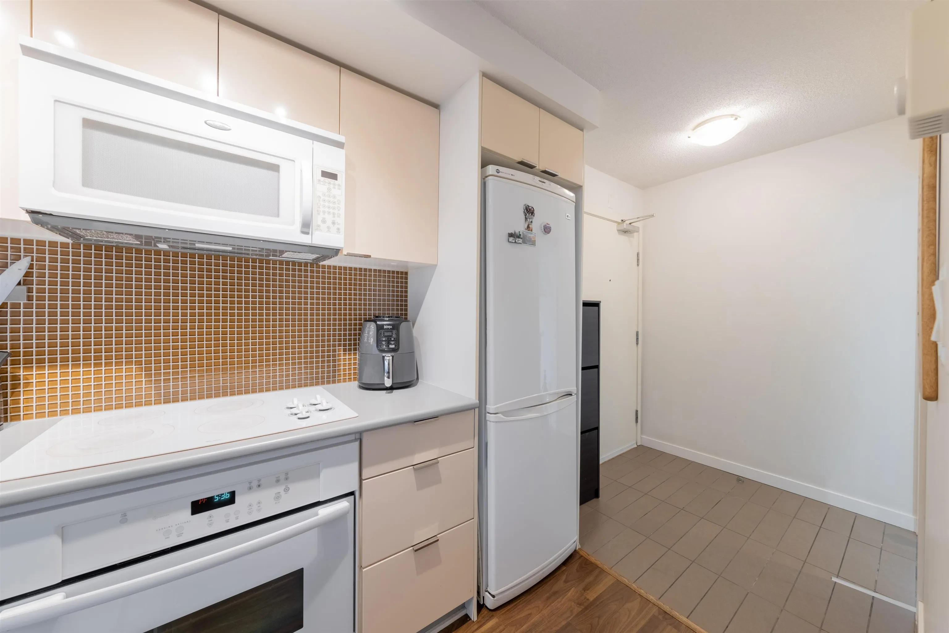 1606 233 Robson Street