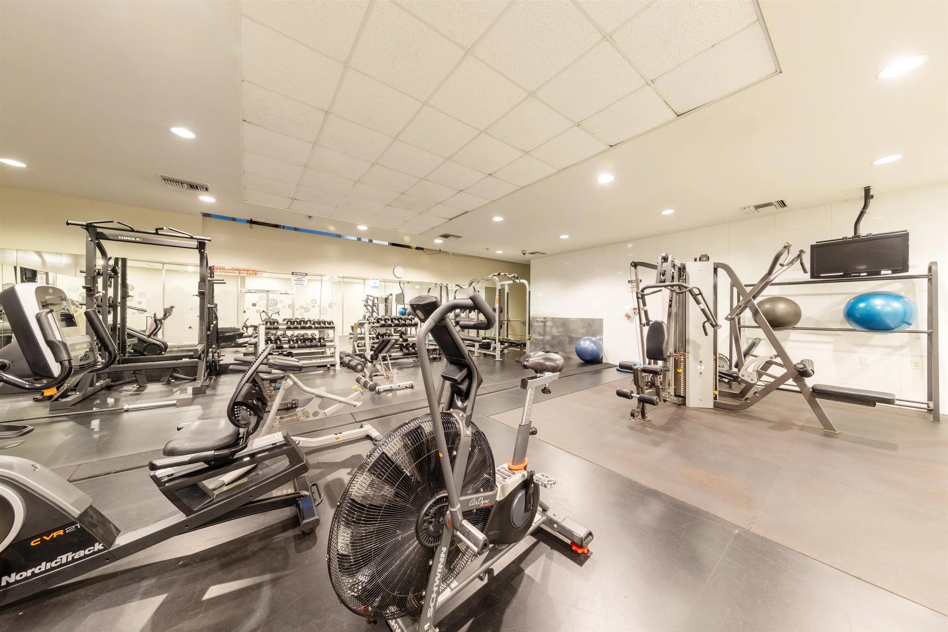 1606 233 Robson Street