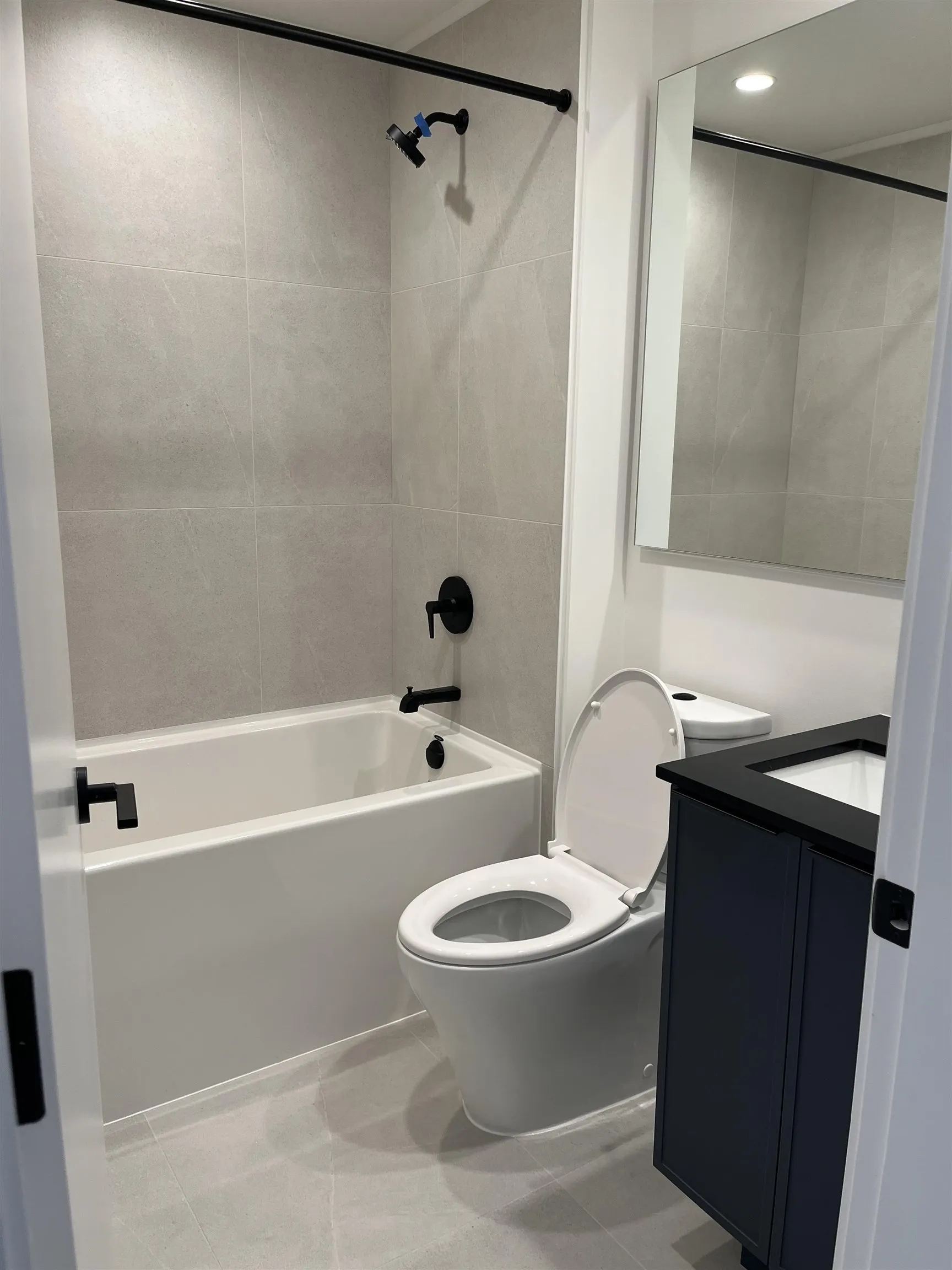 504 3075 Murray Street