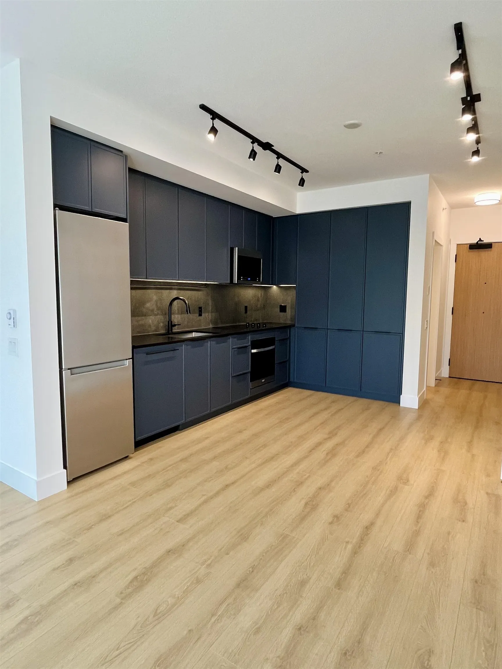 504 3075 Murray Street