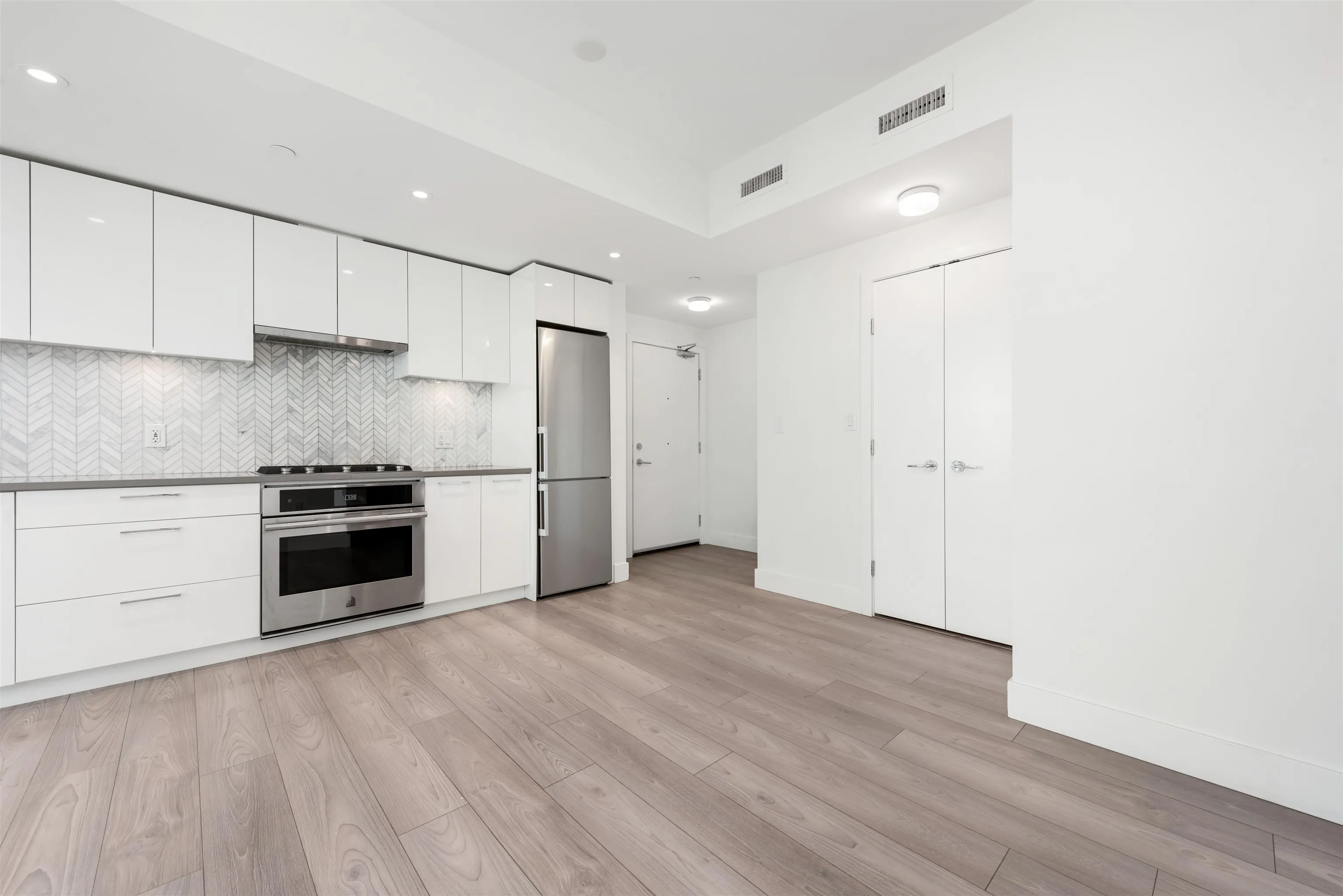 601 8570 Rivergrass Drive