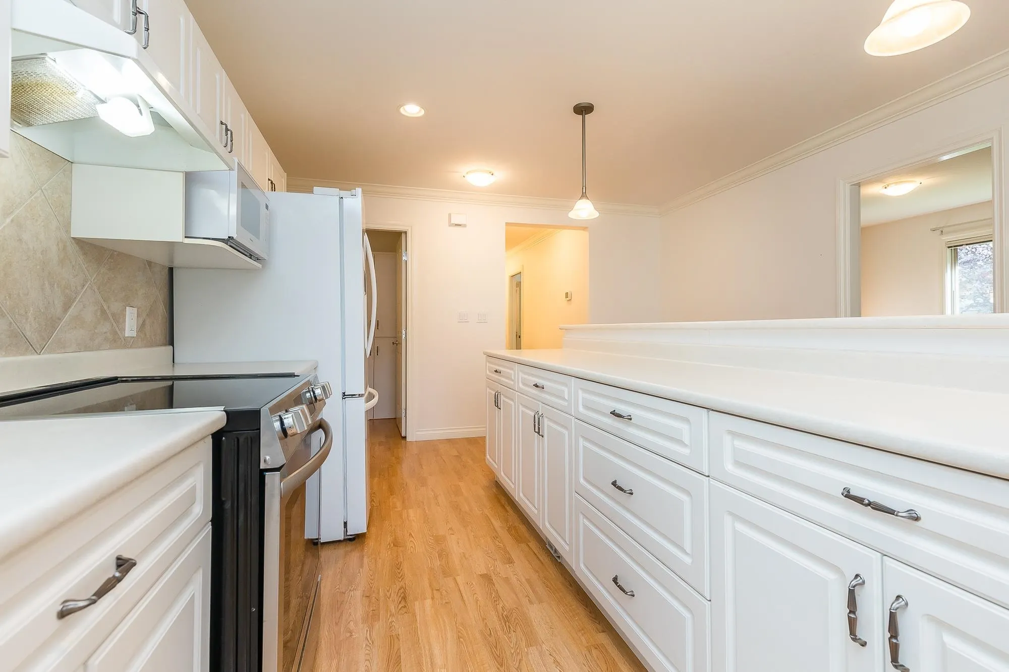 86 46000 Thomas Road