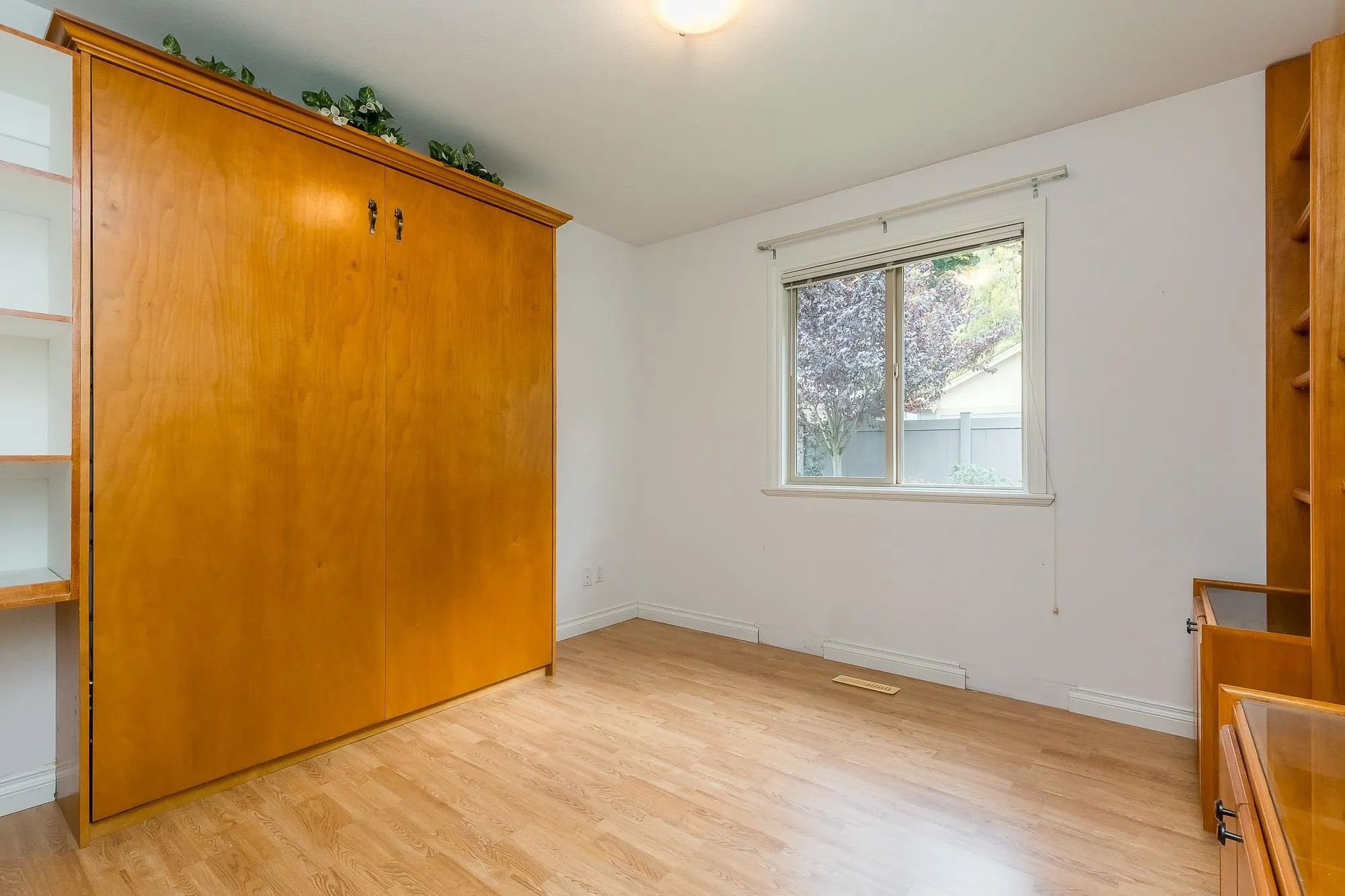 86 46000 Thomas Road