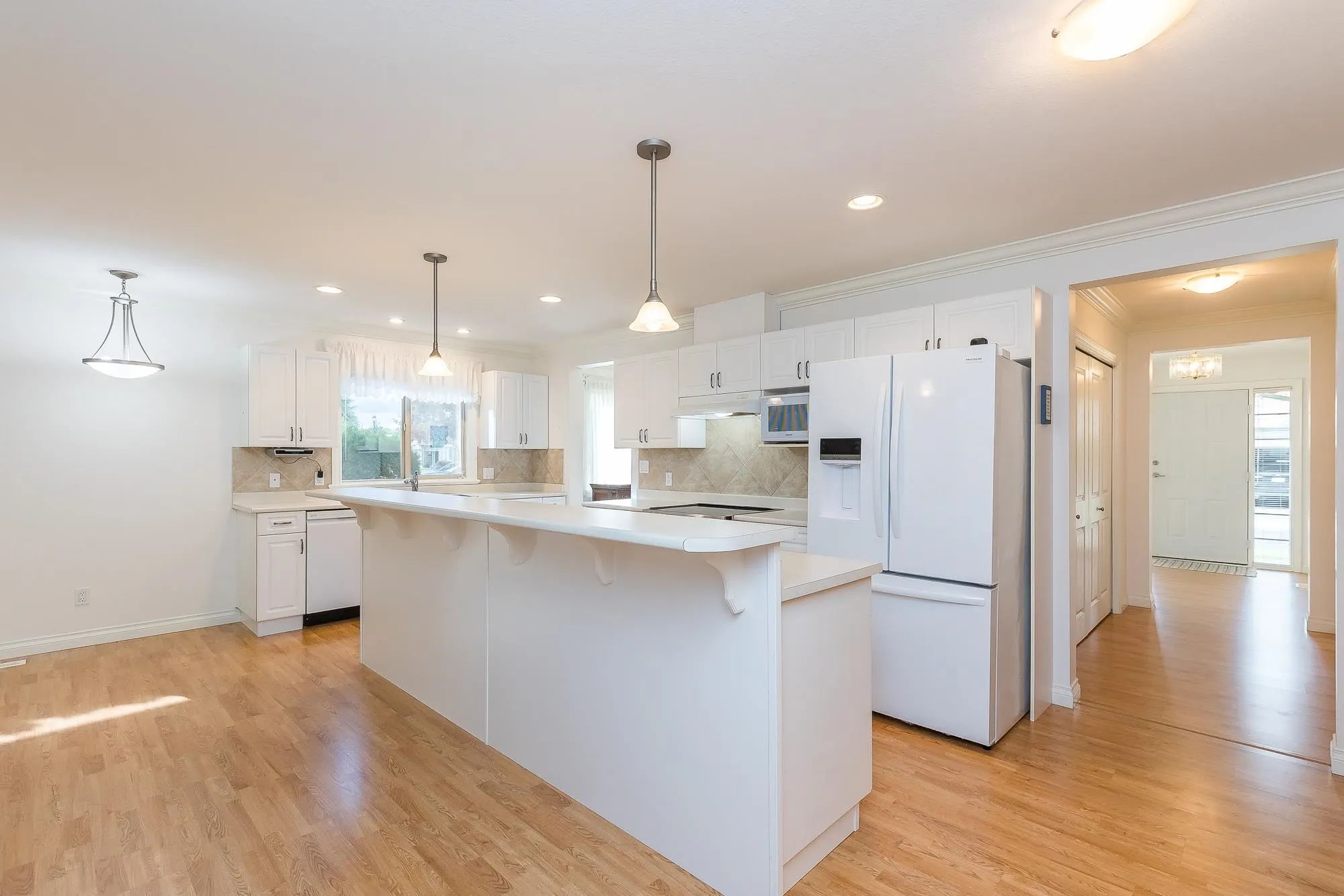 86 46000 Thomas Road