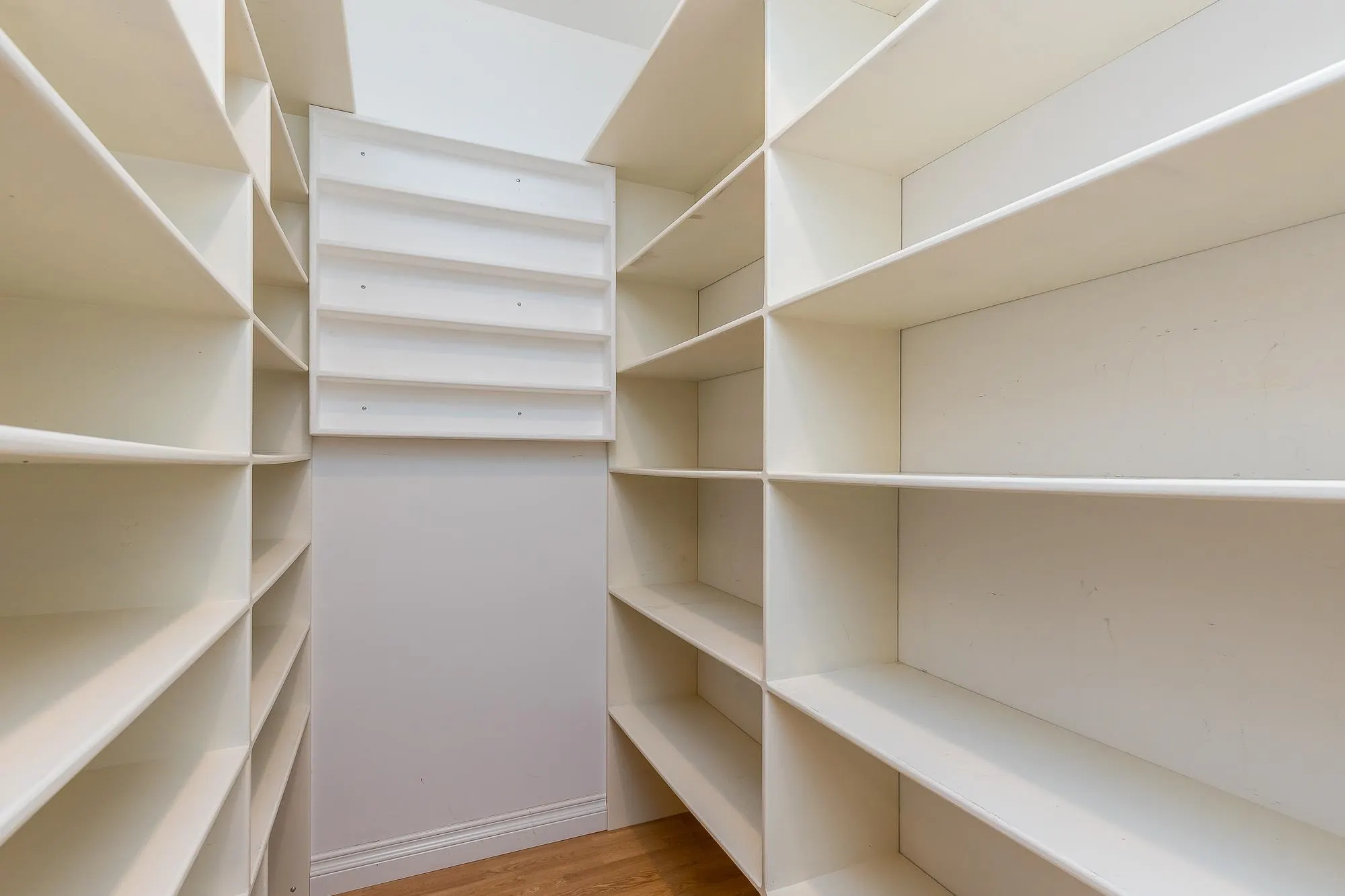 86 46000 Thomas Road