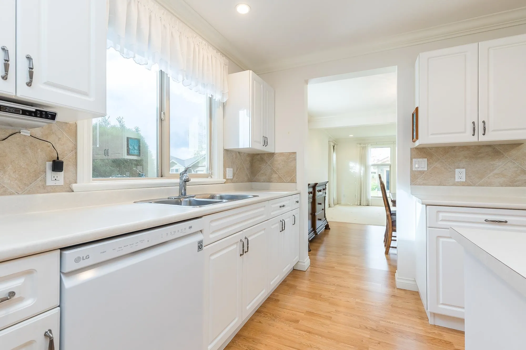 86 46000 Thomas Road