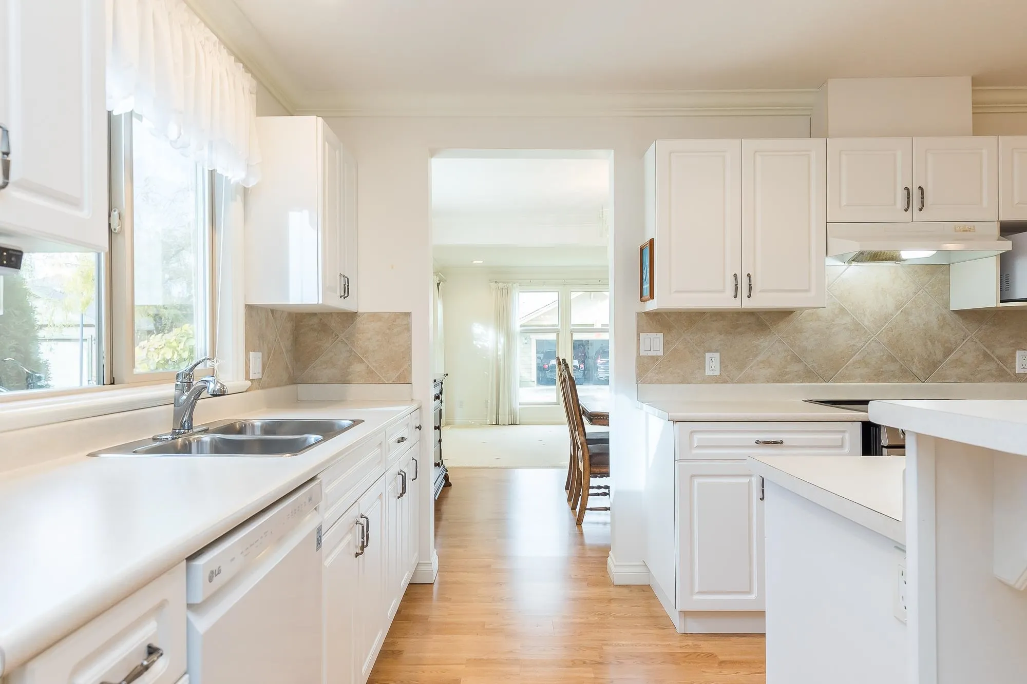 86 46000 Thomas Road