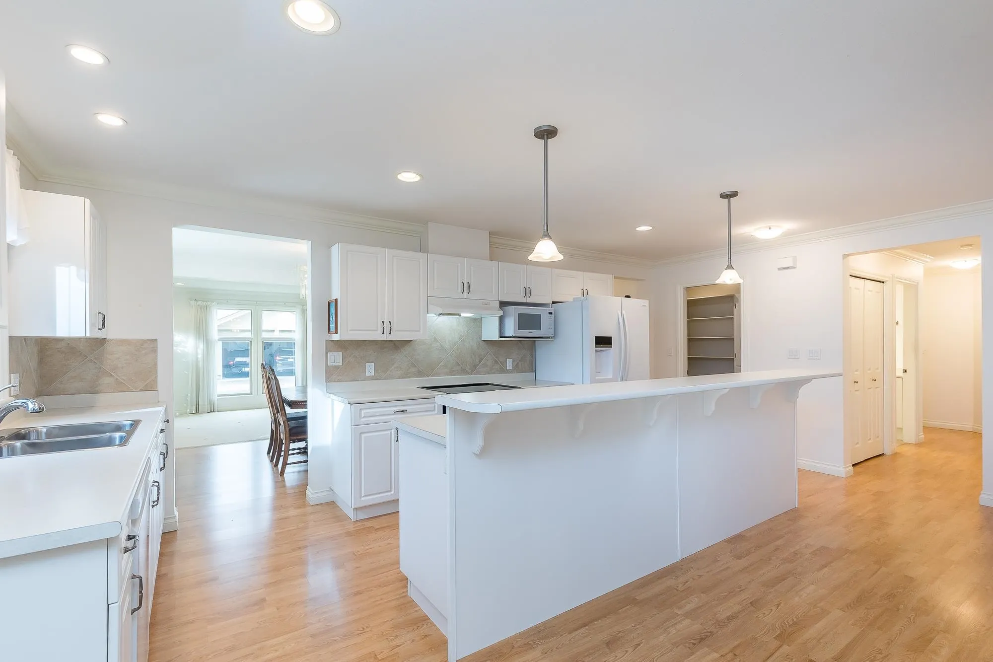 86 46000 Thomas Road