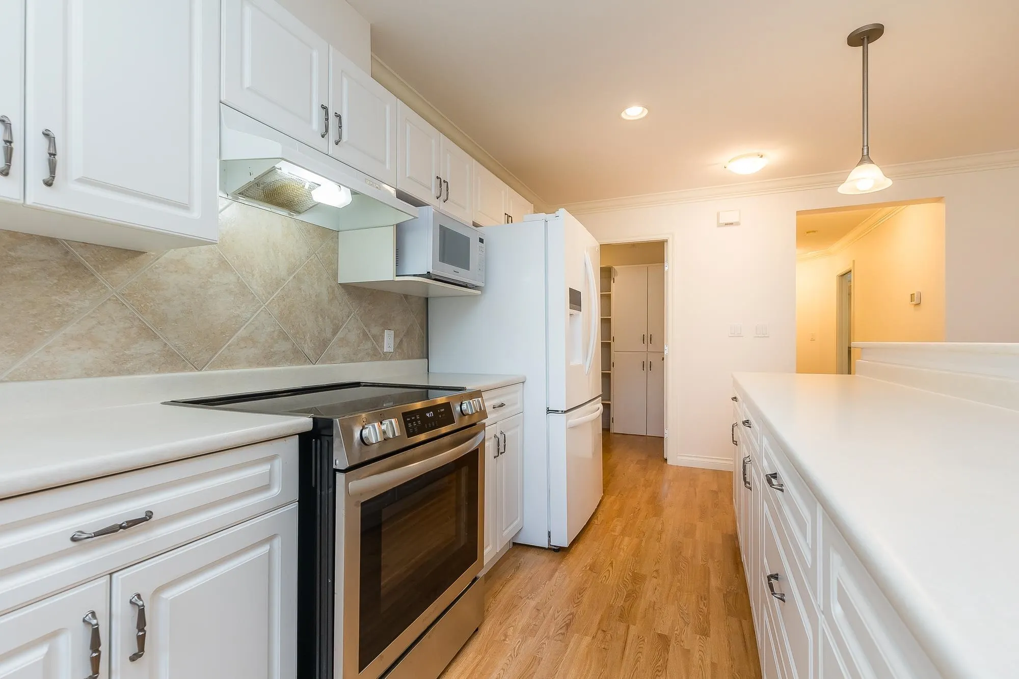 86 46000 Thomas Road