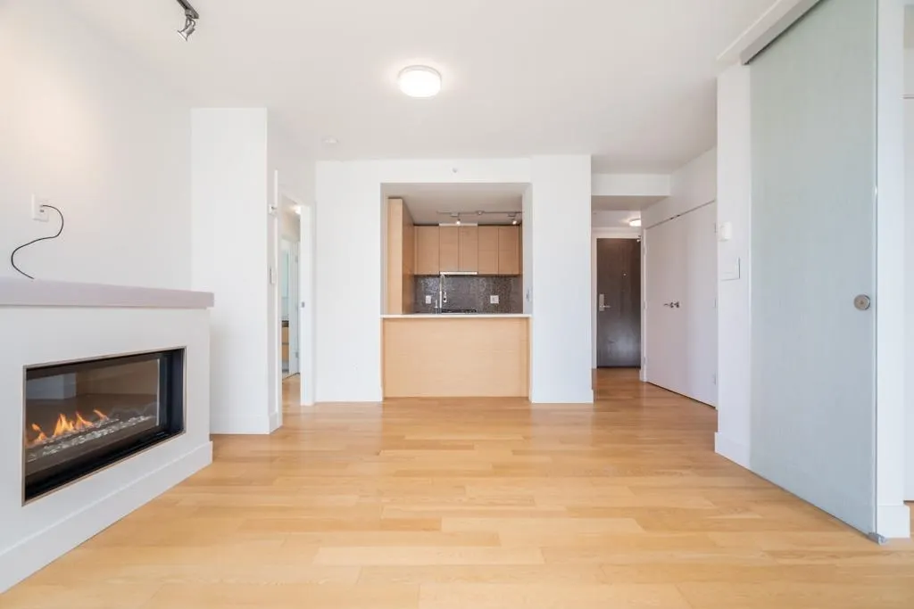 2602 565 Smithe Street