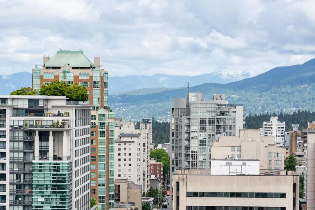 2602 565 Smithe Street