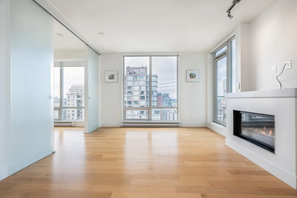 2602 565 Smithe Street