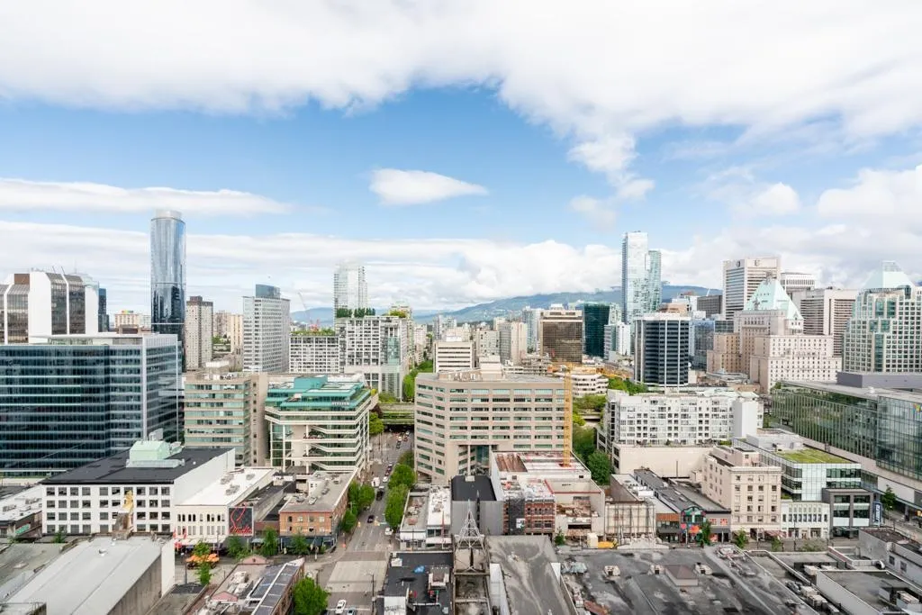 2602 565 Smithe Street