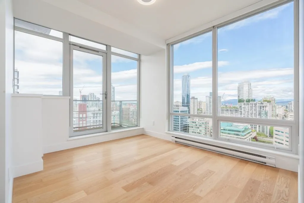 2602 565 Smithe Street