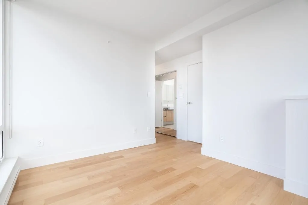 2602 565 Smithe Street