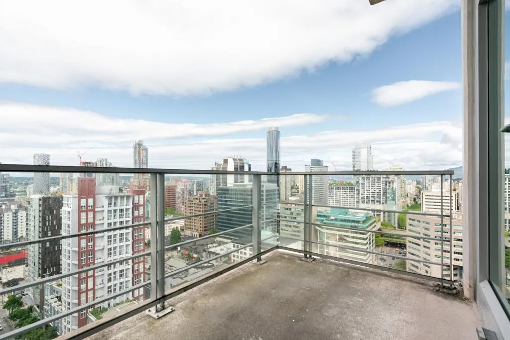 2602 565 Smithe Street