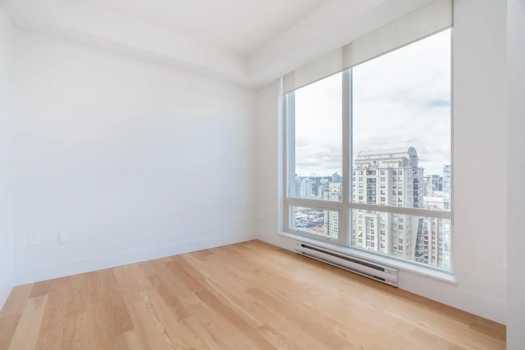 2602 565 Smithe Street