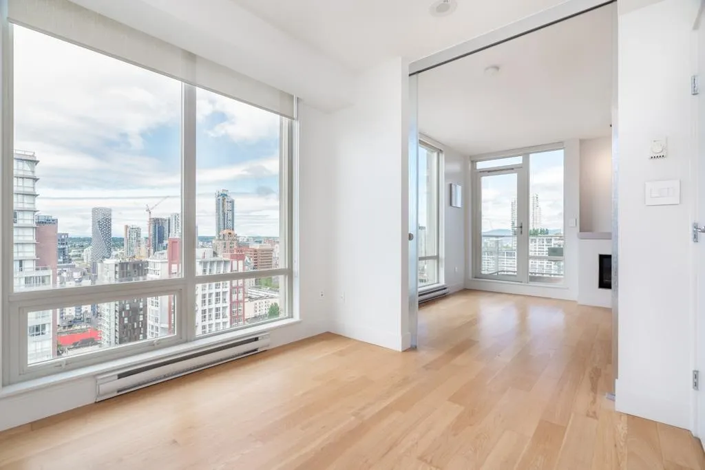 2602 565 Smithe Street