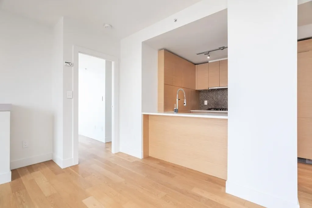 2602 565 Smithe Street