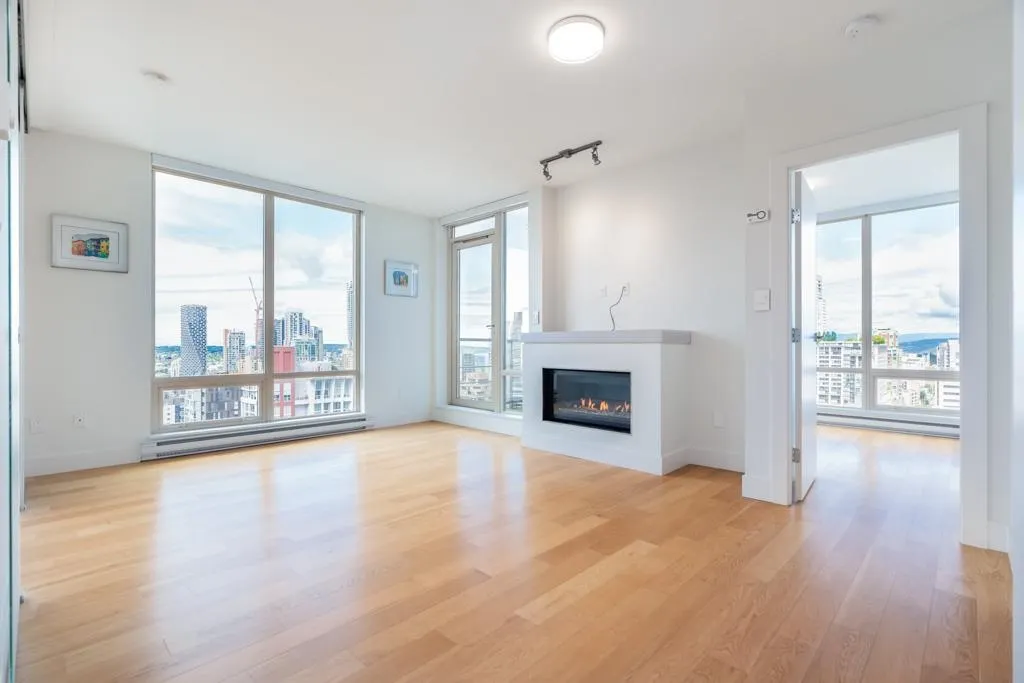 2602 565 Smithe Street