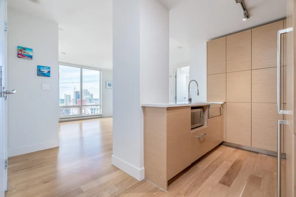 2602 565 Smithe Street