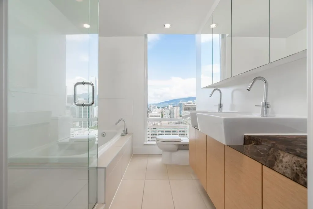 2602 565 Smithe Street