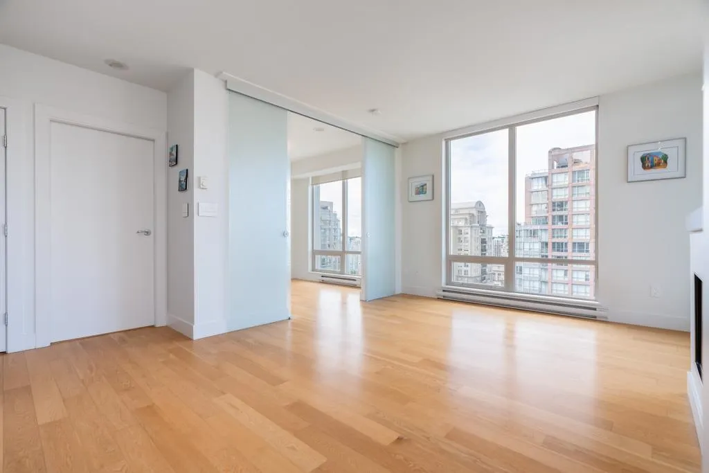 2602 565 Smithe Street