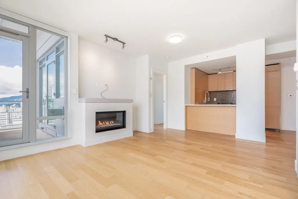 2602 565 Smithe Street